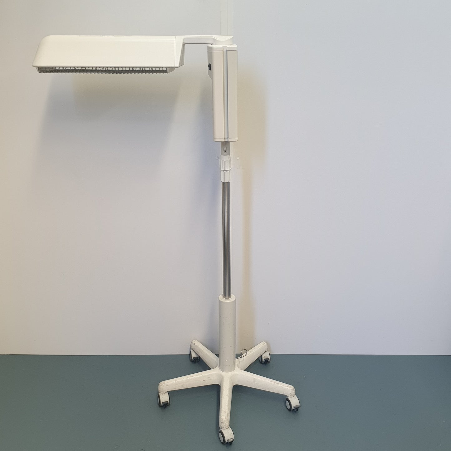 Fisher & Paykel Servo Mobile Infant warmer IW910AEA [Used]