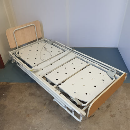 ArjoHuntleigh Sorrento LBP 9235 Hospital Bed [Used]