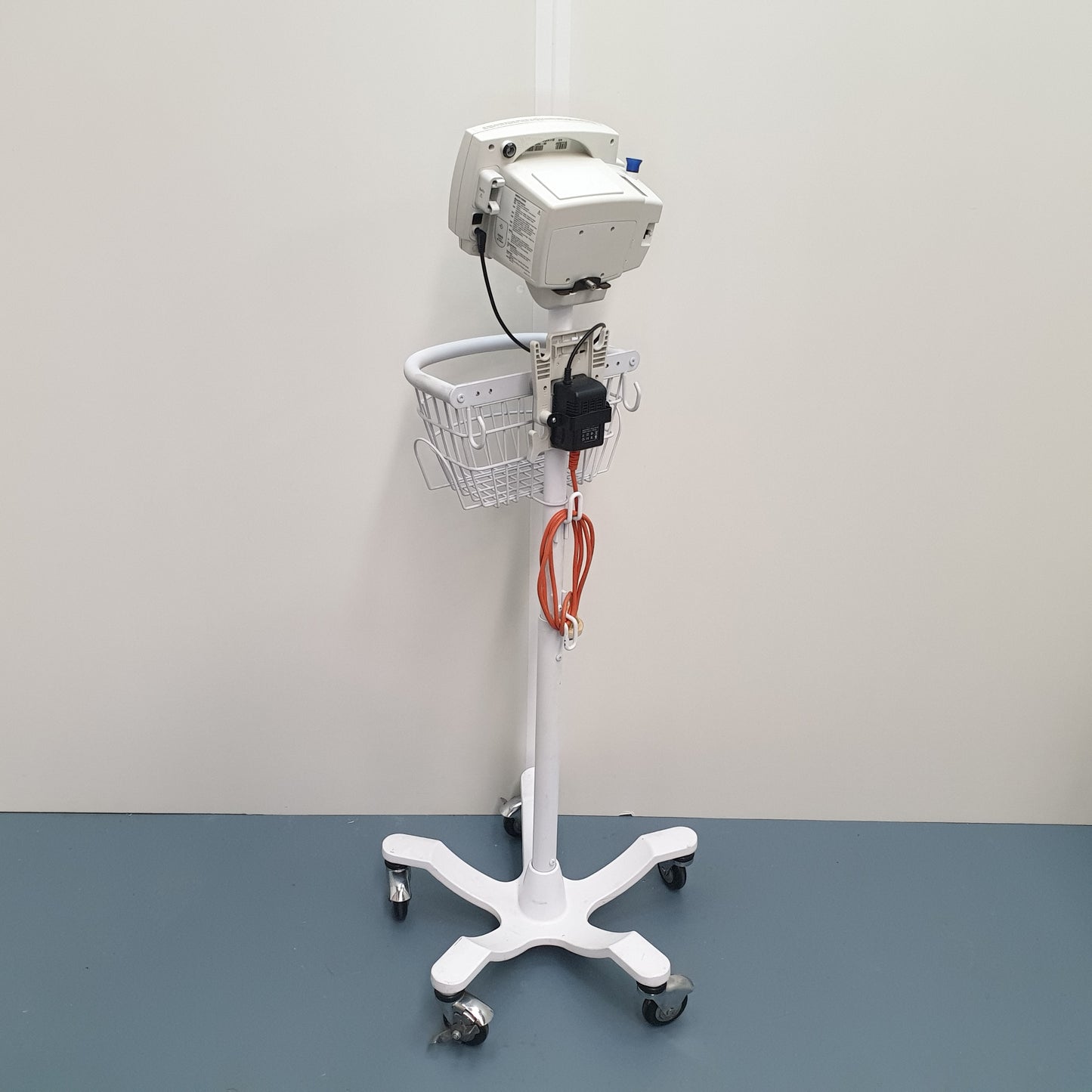 Welch Allyn Vital Signs Monitor 53NT0 [Used]