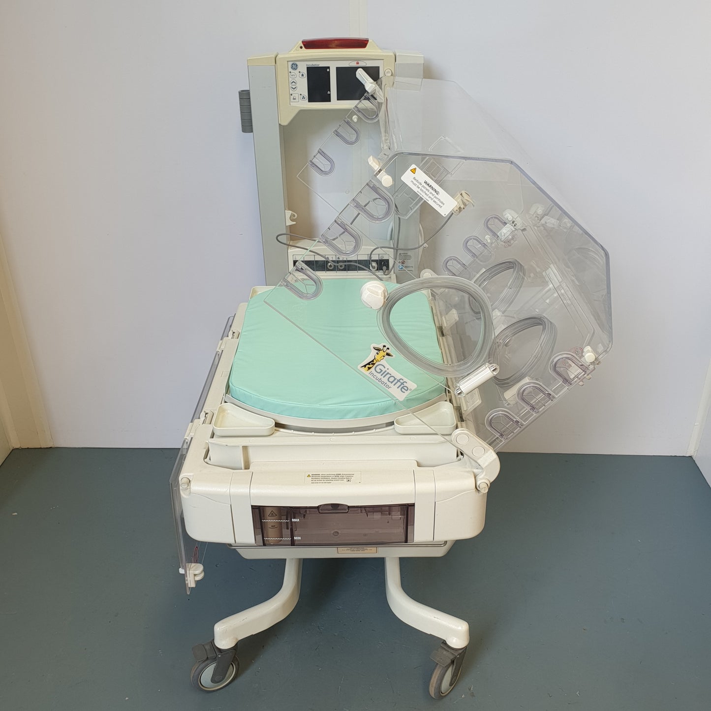GE Giraffe Incubator 2074921-001-404758 [Used]