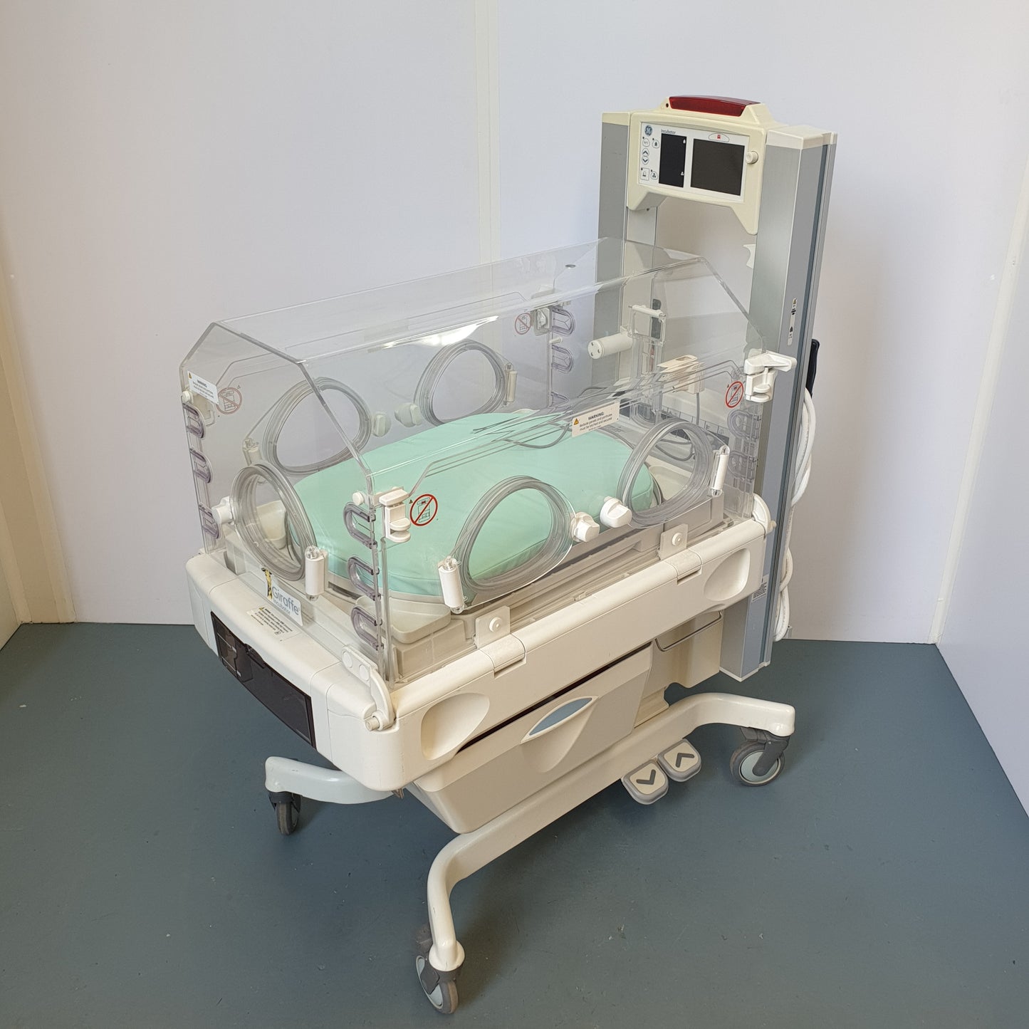 GE Giraffe Incubator 2074921-001-404758 [Used]