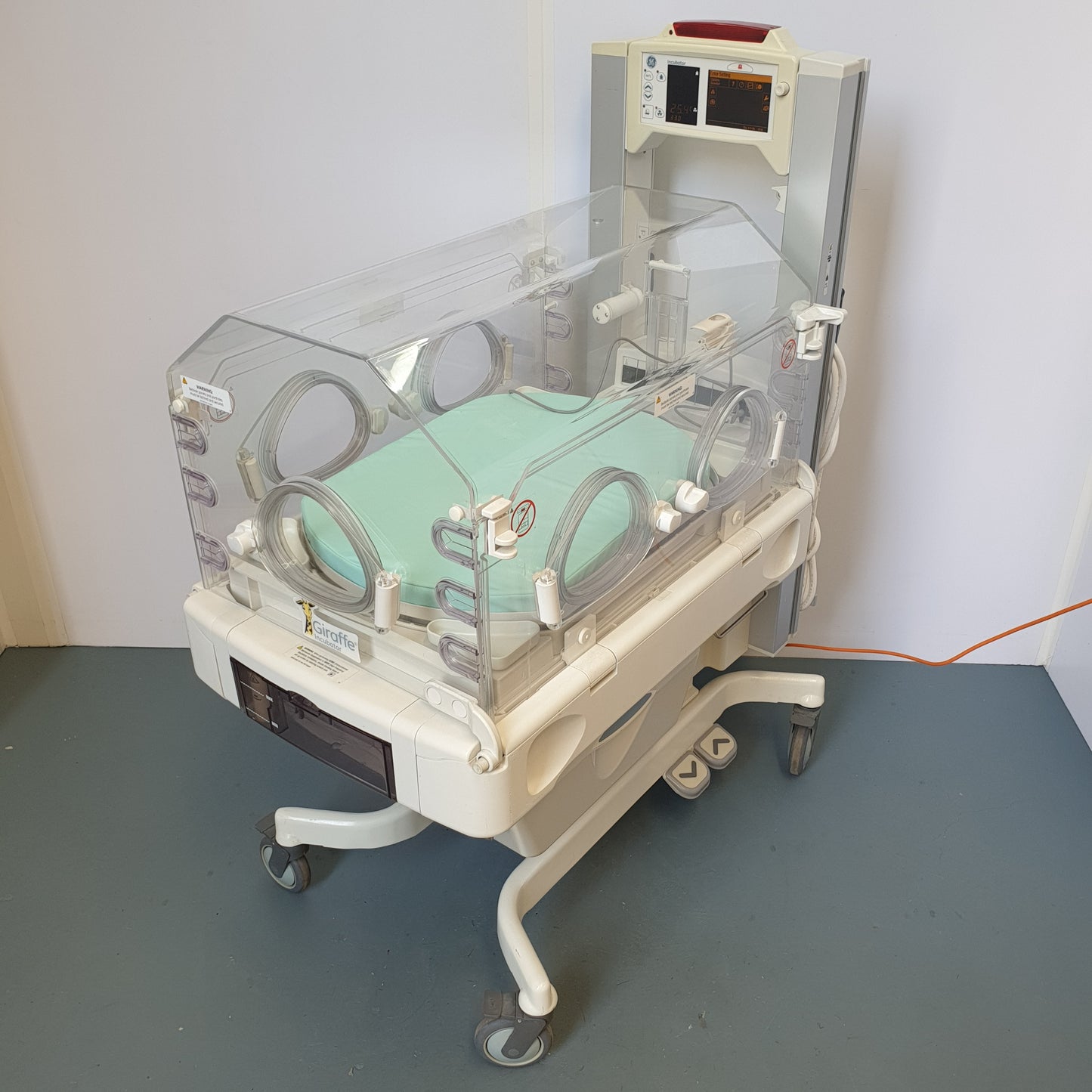 GE Giraffe Incubator 2074921-001-404758 [Used]