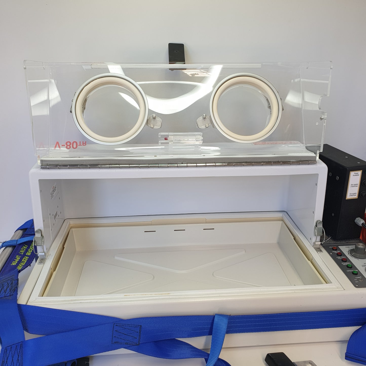 Atom V-80TR Atom Transcapsule Humidicrib [Used]