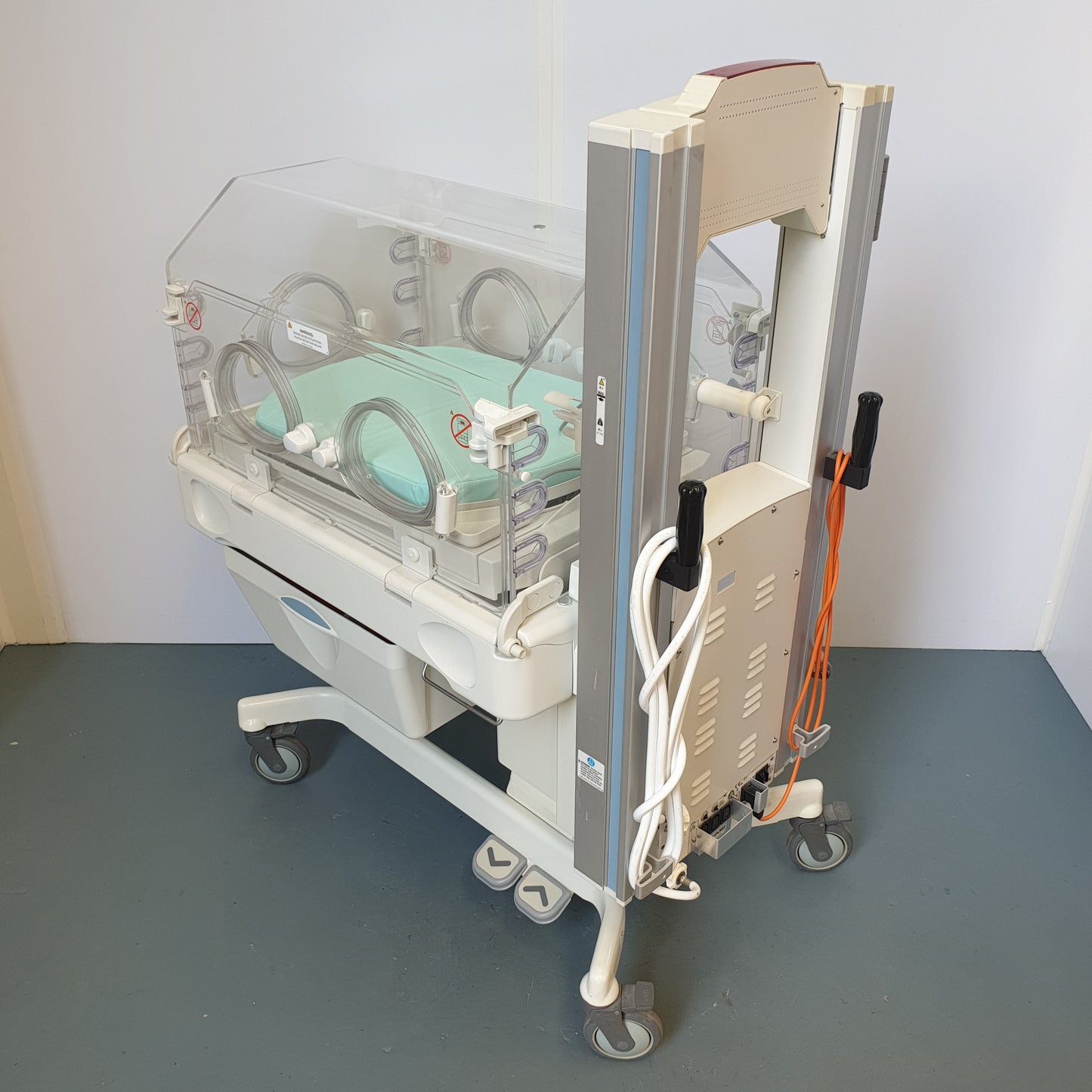 GE Giraffe Incubator 2074921-001-404758 [Used]