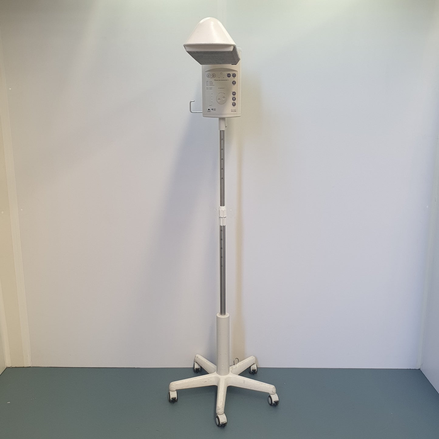 Fisher & Paykel Servo Mobile Infant warmer IW910AEA [Used]