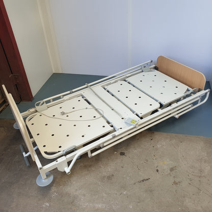 ArjoHuntleigh Sorrento LBP 9235 Hospital Bed [Used]