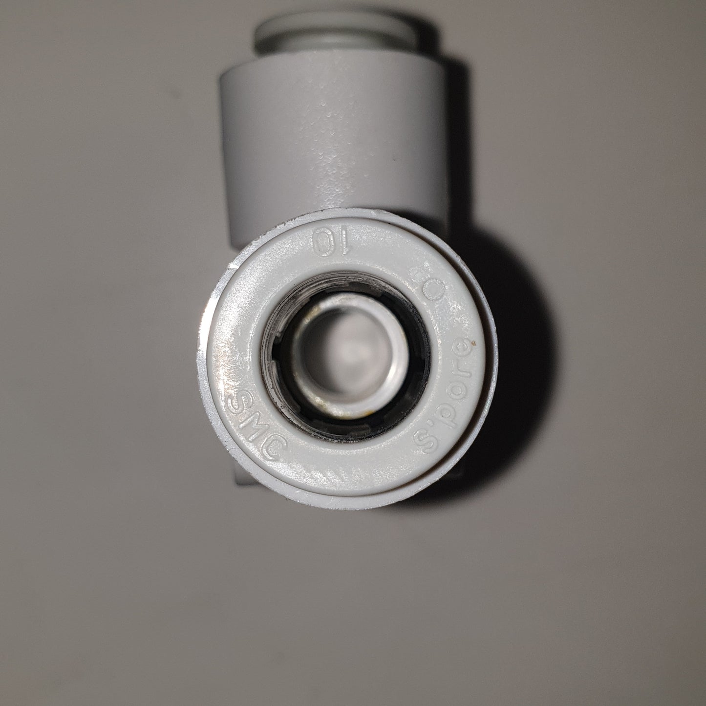LOT OF 10 SMC Pneumatics KQ2T10-08A fitting, diff dia union tee, KQ2 FITTING [Used]